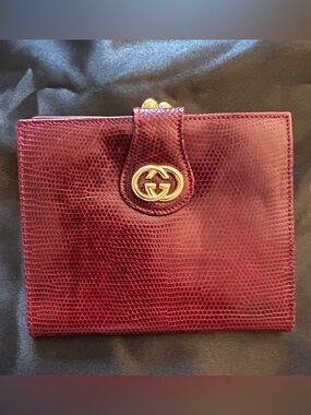 Gucci Burgundy Python Leather wallet with Gold Double G Kisslock bifold Gorgeous
